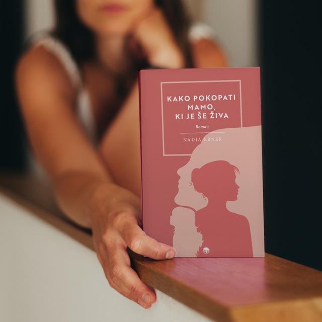 Knjiga: Kako pokopati mamo